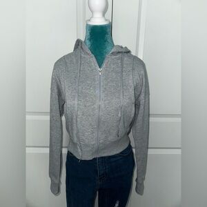 Gray cropped hoodie 👚✨